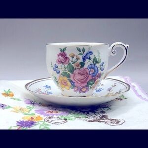 Aynsley D1356 Bone China Teacup and Saucer Garden Gate